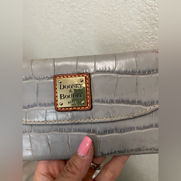 NWT Dooney & Bourke Croc- Embossed Leather Light Grey Wallet Gold Tone Hardware - Picture 5 of 15